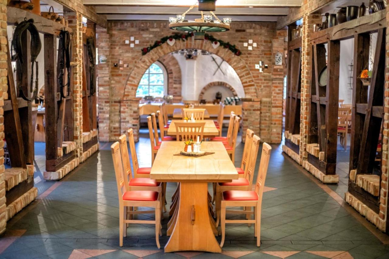 Ritterhof Kampehl Hotel Neustadt  Bagian luar foto